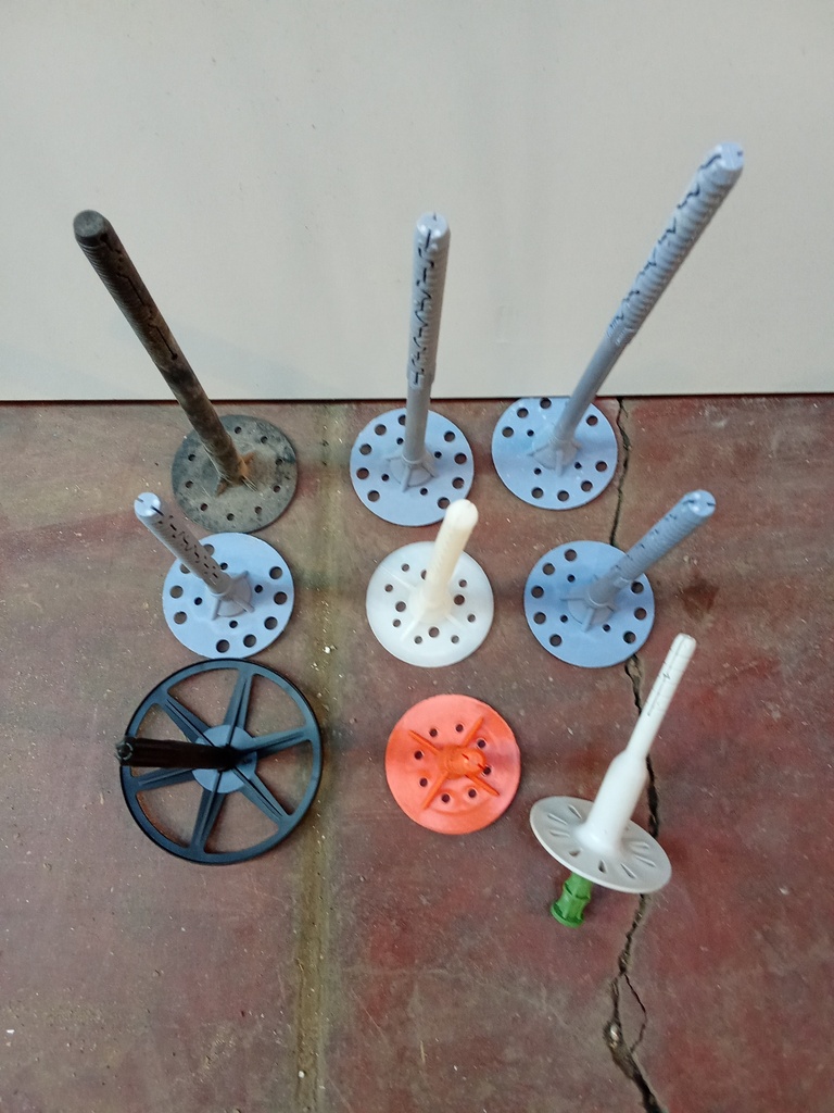 Fixations pour isolant
