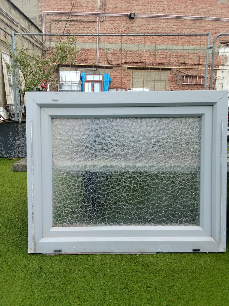 Châssis PVC double vitrage martelé (103*83)