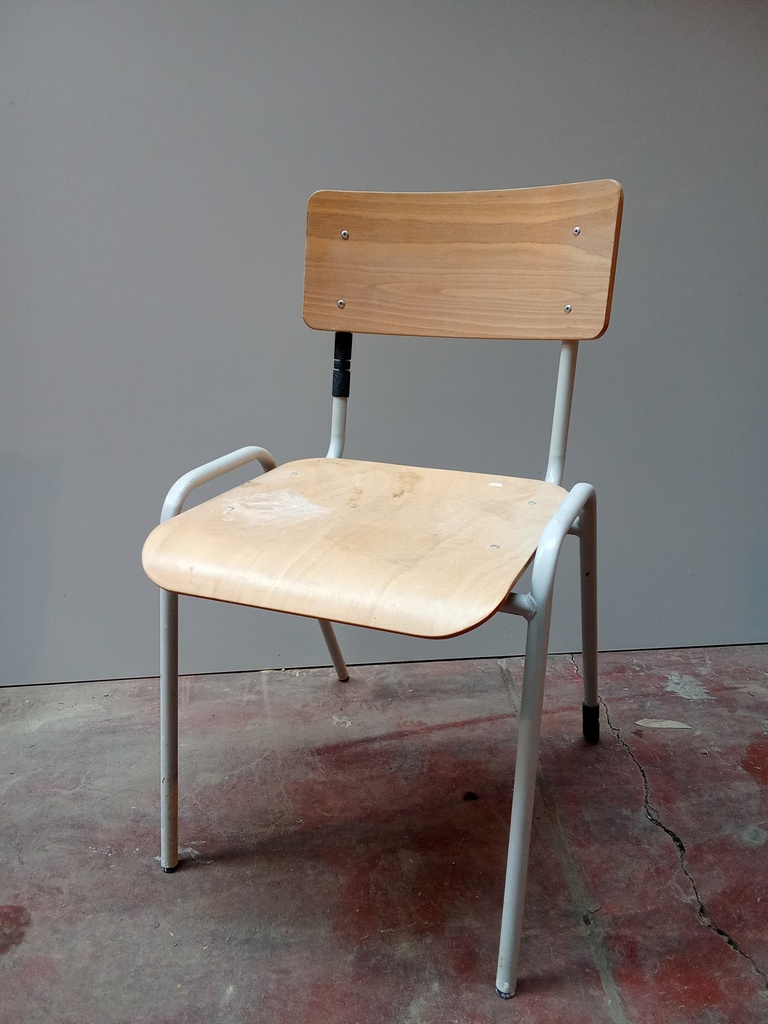 Chaise d'école en bois