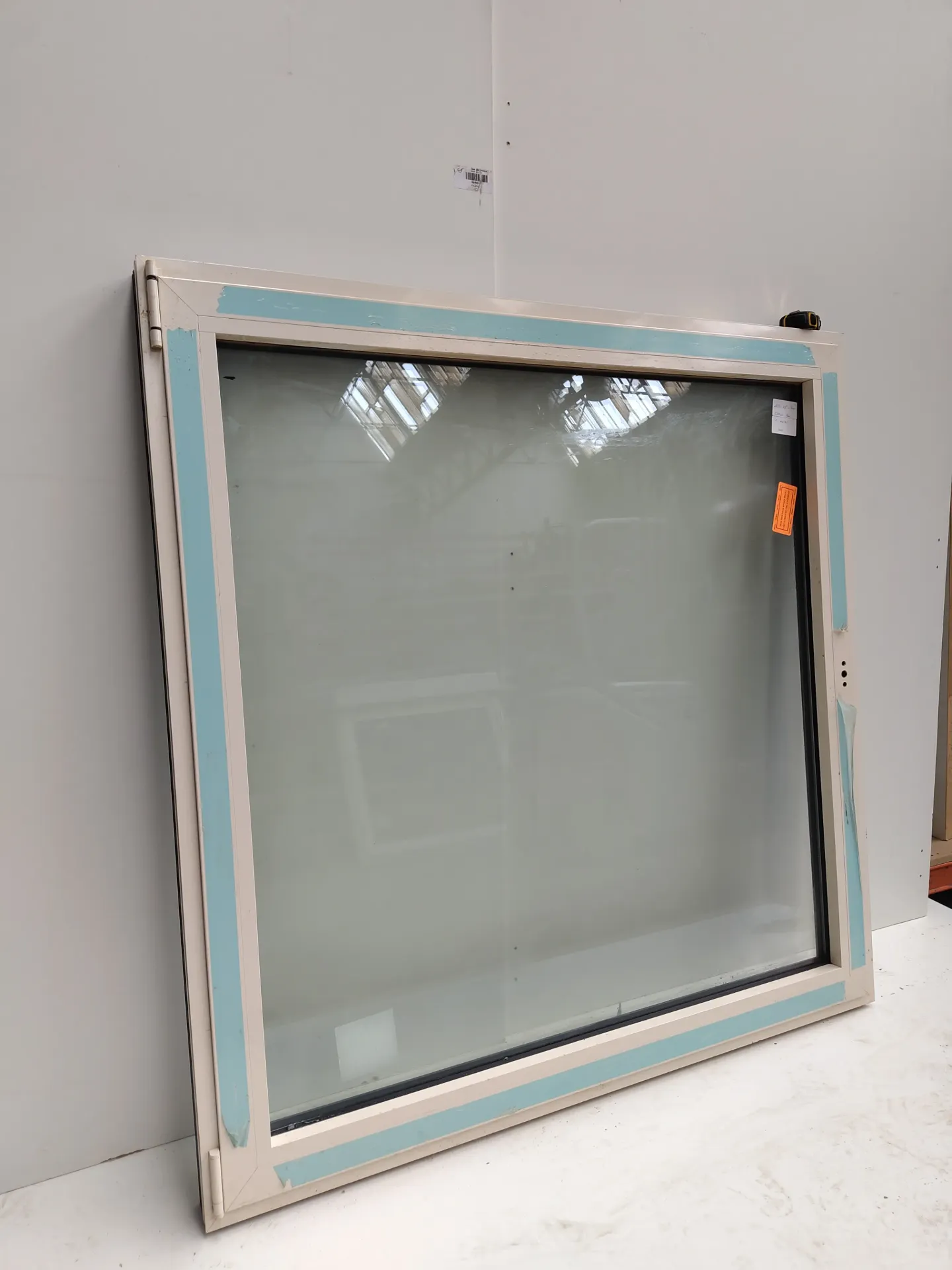 Châssis aluminium 1 vantail 139x135x7 cm (L)