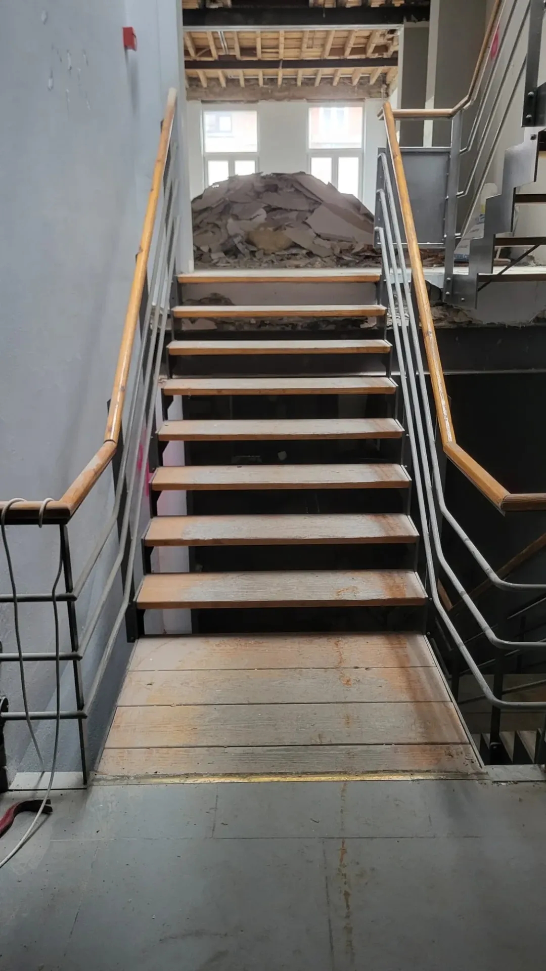 [EXT - Bailly] Escalier droit avec plateforme au début