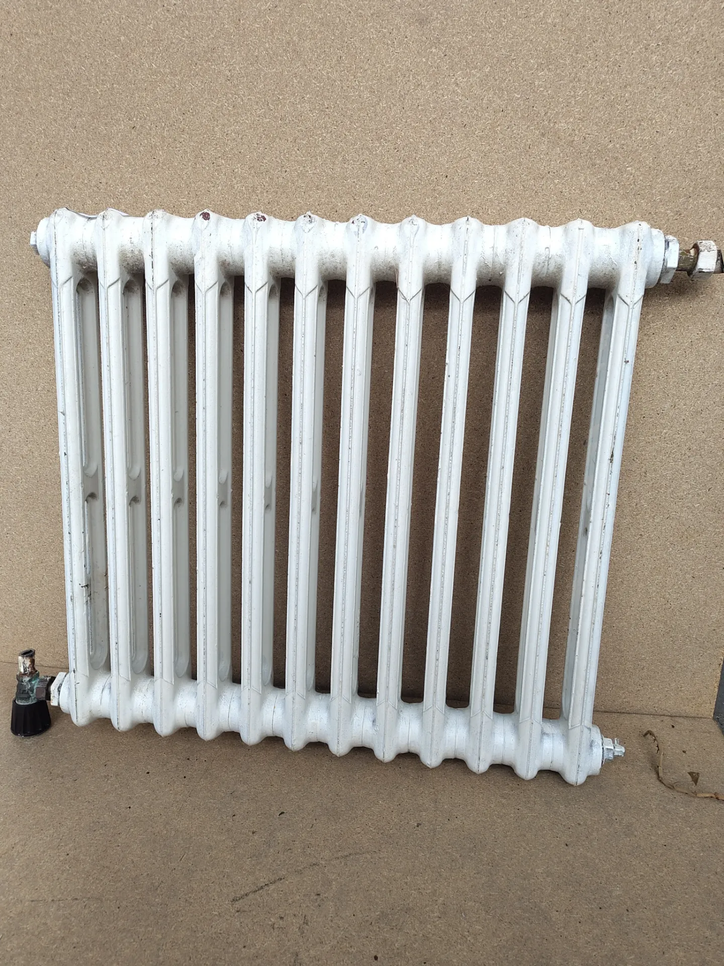Radiateur suspendu en fonte 70x58x6 cm (L)