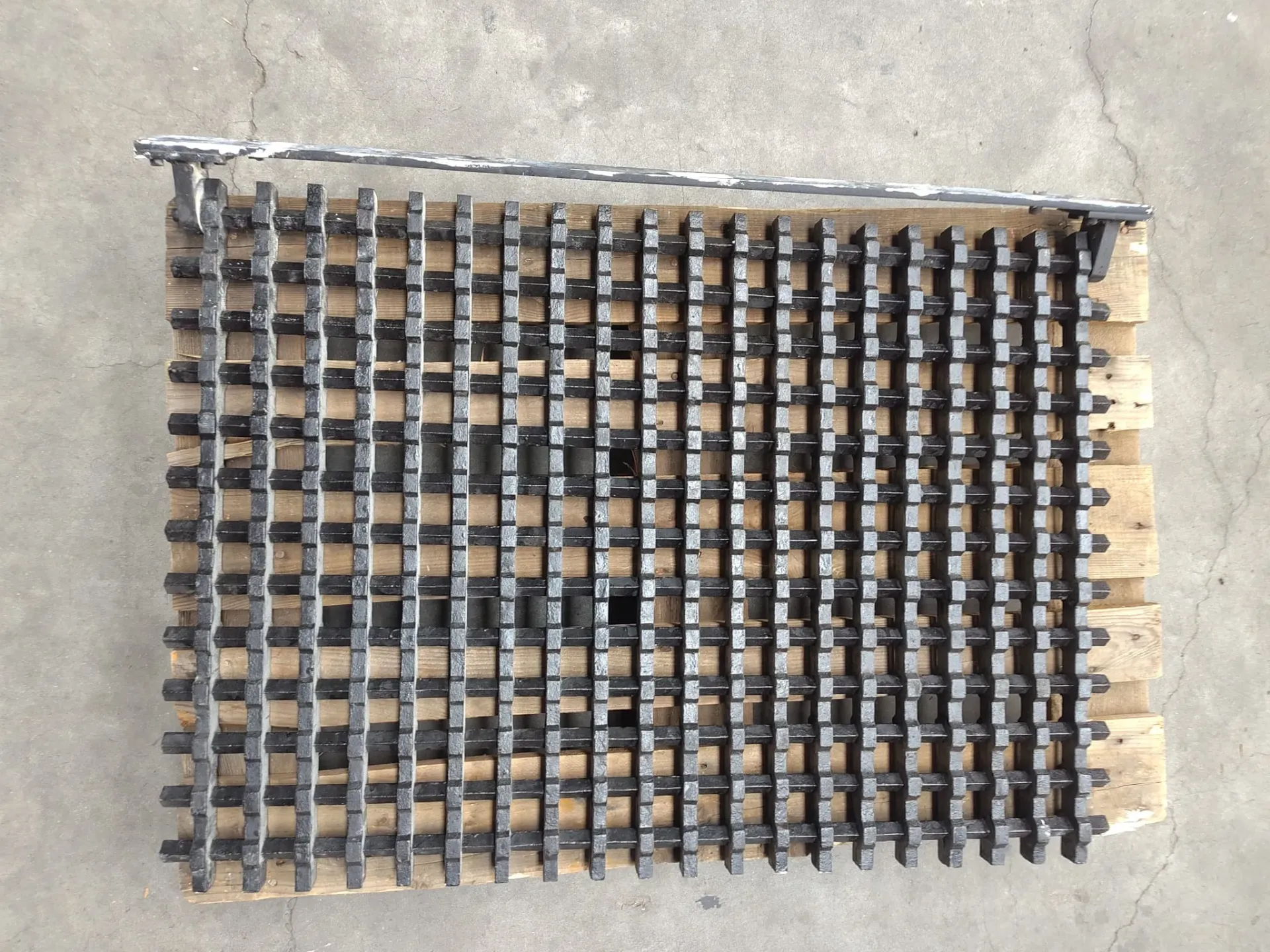Grille en fonte 81x114x5 cm (L)