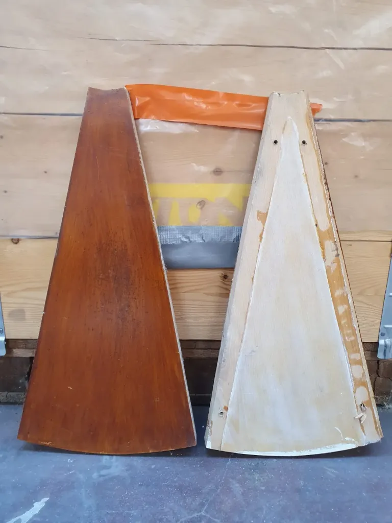 Marche en hêtre (petit triangle)