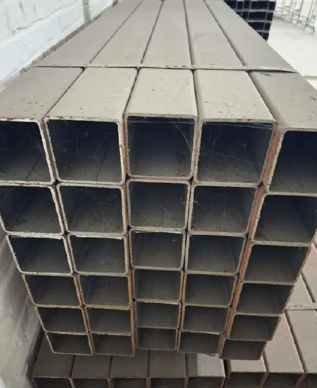 [EXT - Locasix] Profil métallique tube 282x9x0,4 cm  (L)