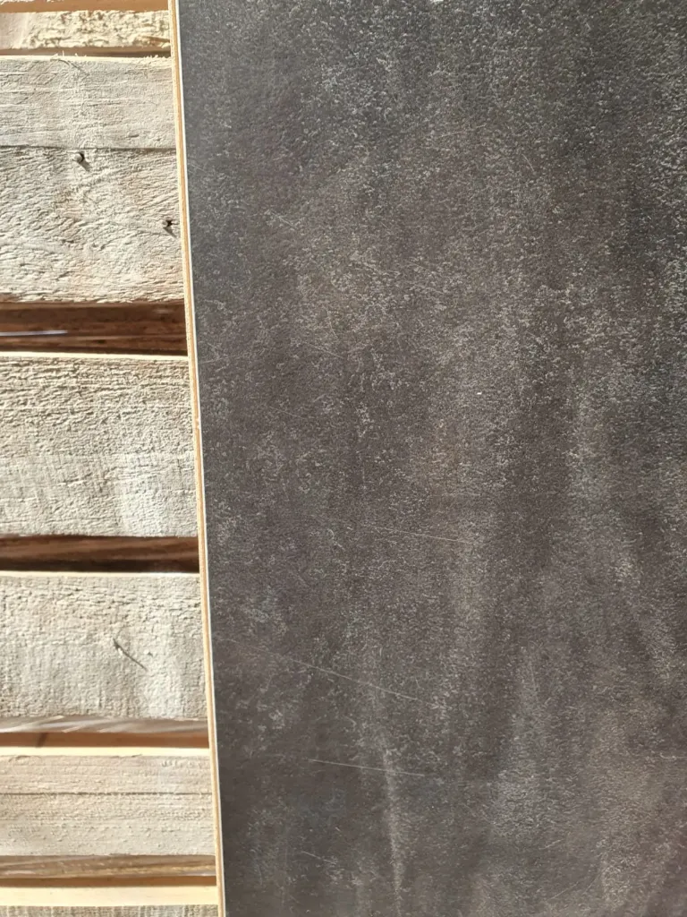Plancher stratifié Parador grande largeur imitation pierre