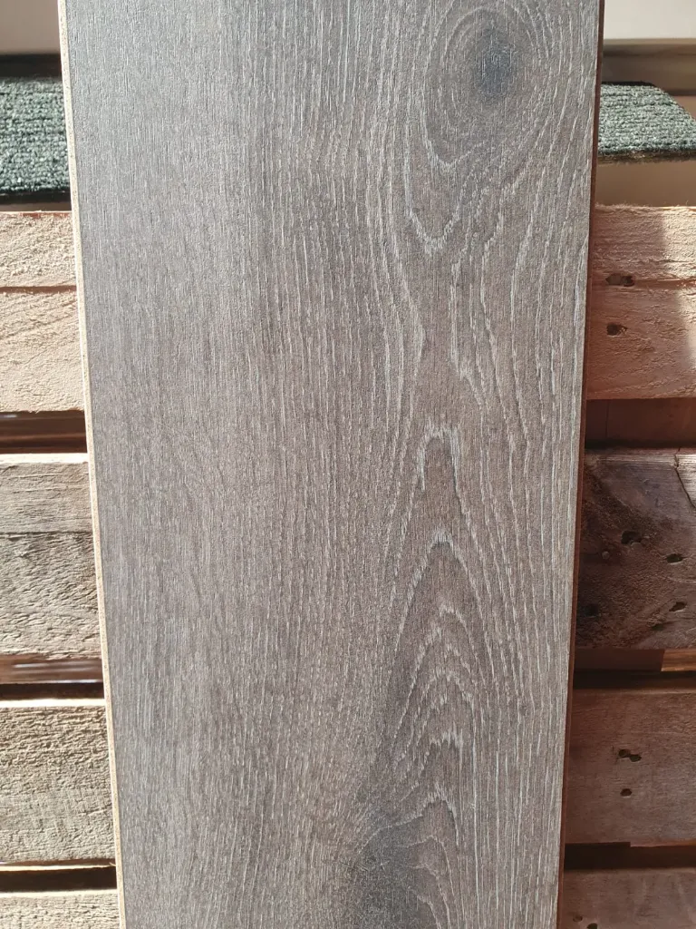 Plancher stratifié Parador chêne fumé blanc