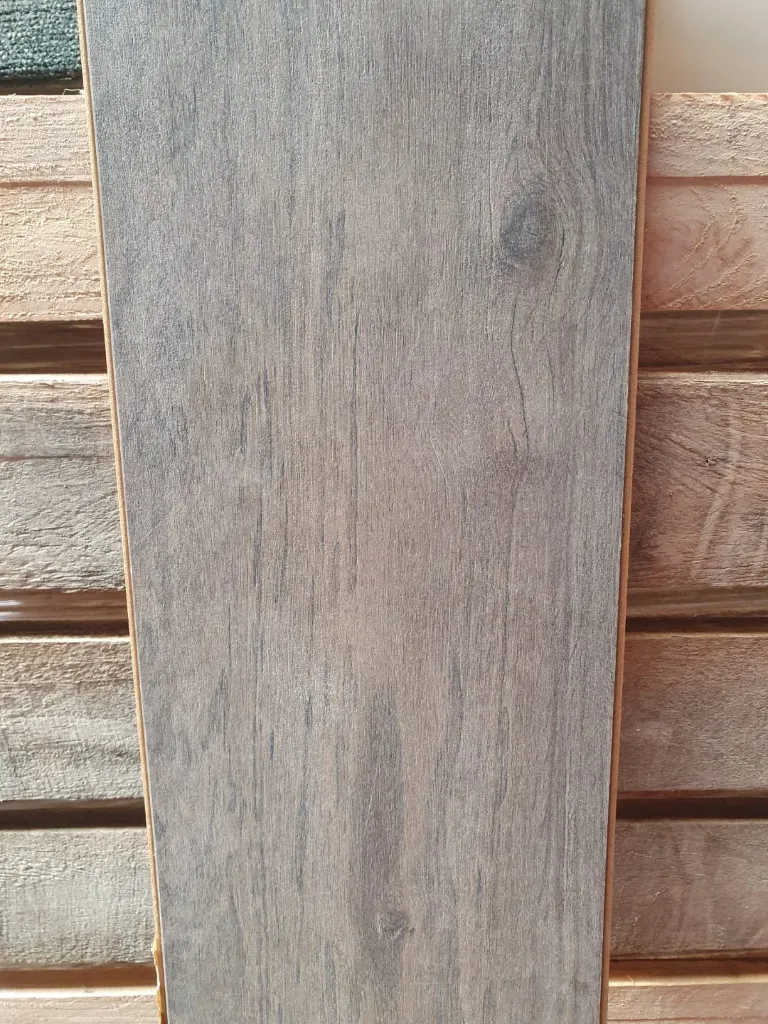 Plancher stratifié Laura Ashley chêne des marais