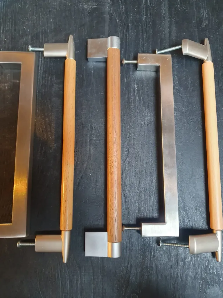 Tirant de porte pour meuble (divers)