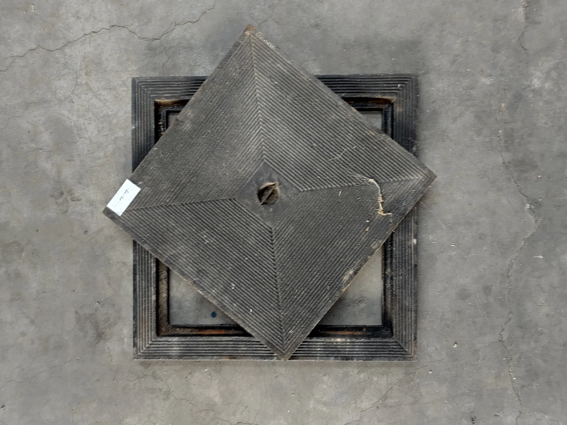 Couvercle de puits fonte 60x60 cm (L)
