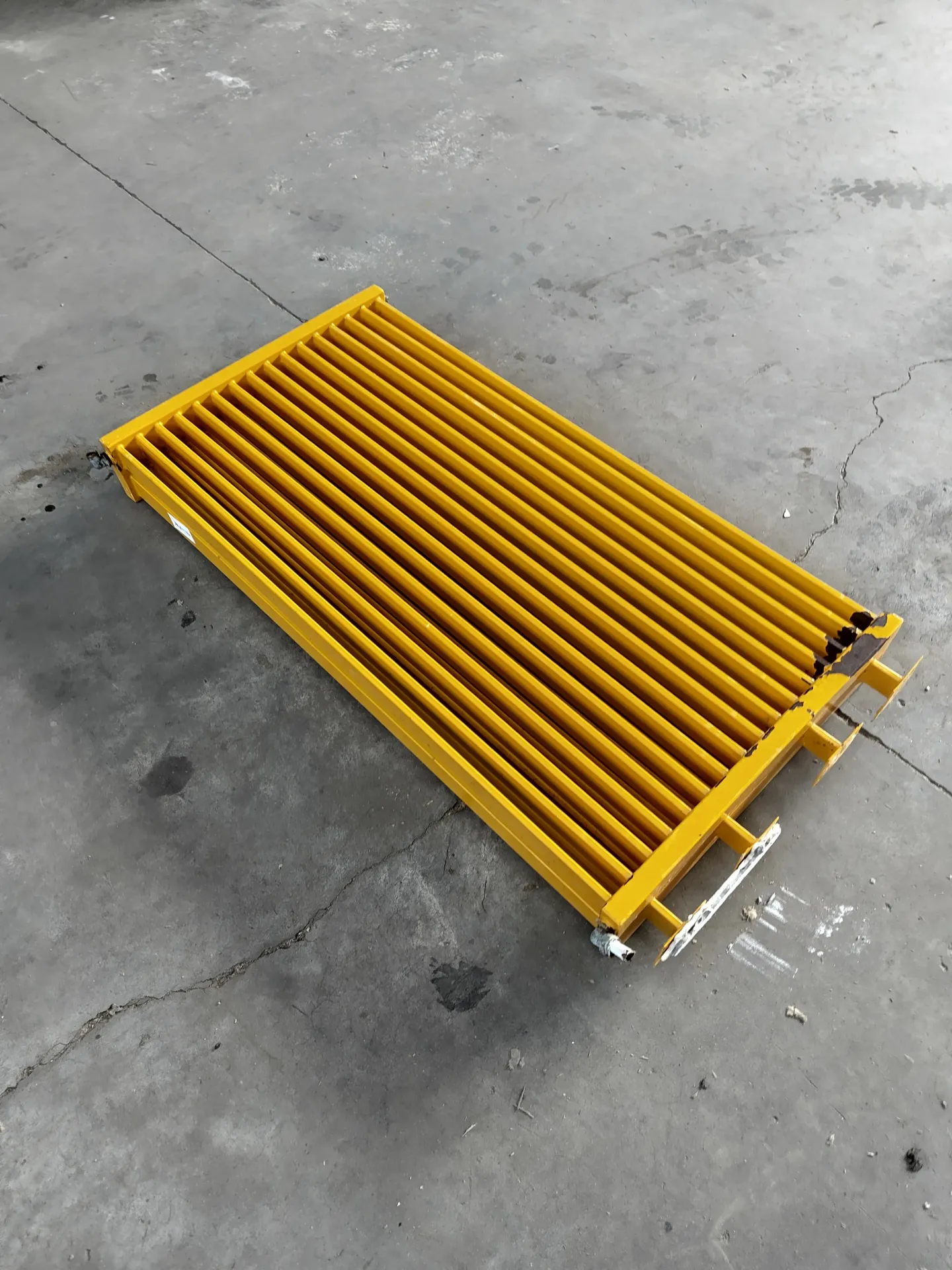 Radiateur acier à lames verticales 126x63,5x14,5 cm (L)